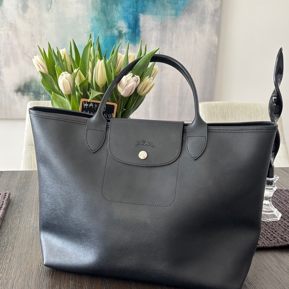 Longchamp Le Pilage Elegant Black Leather Tote Bag. Excellent condition. - Picture 2 of 15